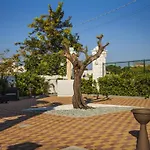 Adelaide & Bed and breakfast 4*