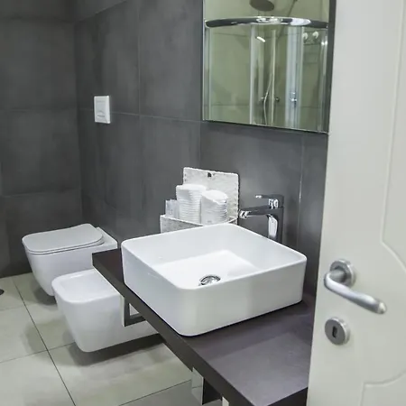 Adelaide & 4* 토레 아 마레