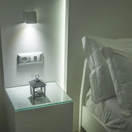 Adelaide & 토레 아 마레