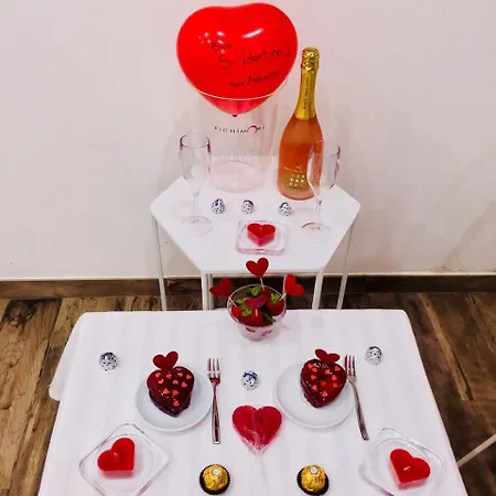 Adelaide & 토레 아 마레