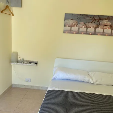 Adelaide & 4* Torre A Mare