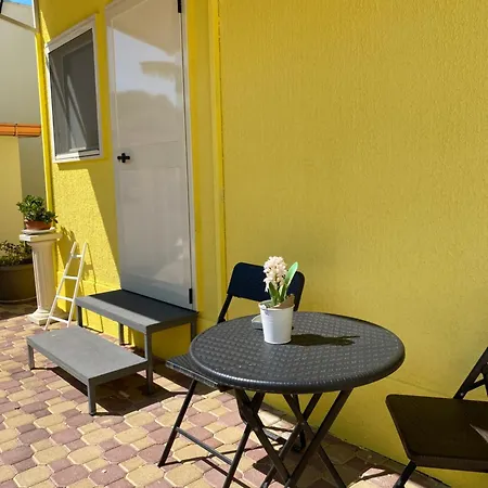 Adelaide & Bed & Breakfast 4*