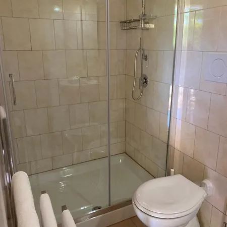 Bed and Breakfast Adelaide &