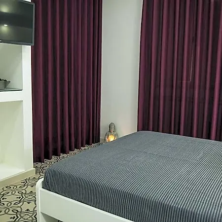 Adelaide & Bed and breakfast