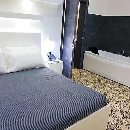 Adelaide & 4*
