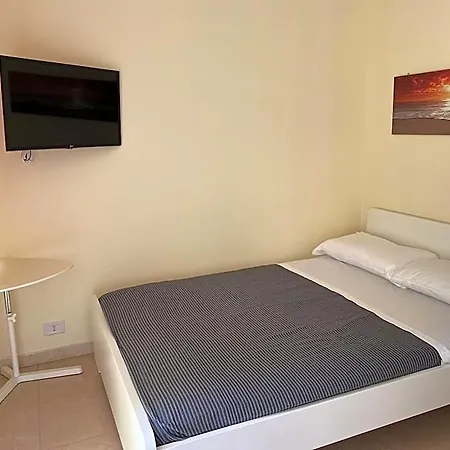 Adelaide & 4* Torre A Mare