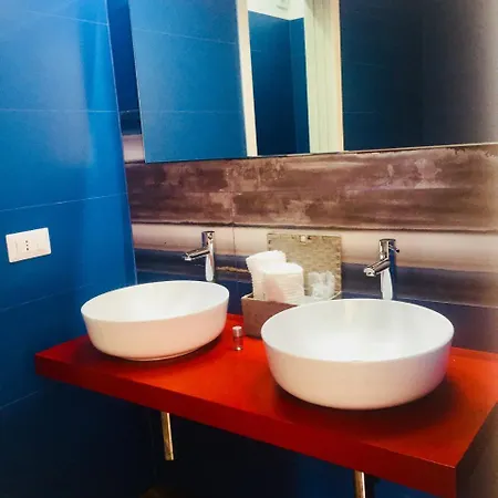 Adelaide & Bed and Breakfast 4*