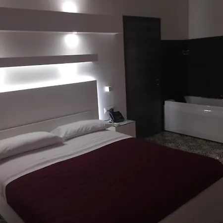 Adelaide & 4*