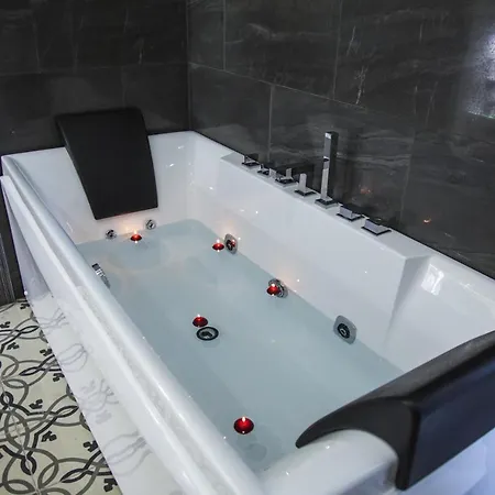 Adelaide & Bed and Breakfast