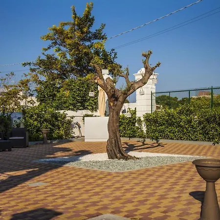 Adelaide & Bed and Breakfast 4*