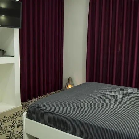 Bed & Breakfast Adelaide & 2*