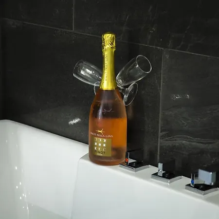 Bed & Breakfast Adelaide & 4*