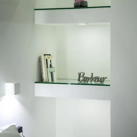 Adelaide & Bed and Breakfast 4*