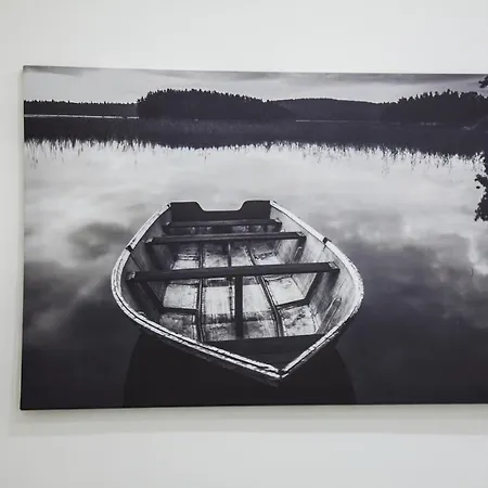 Adelaide & Bed and Breakfast 4*