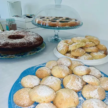 Adelaide & Bed and Breakfast