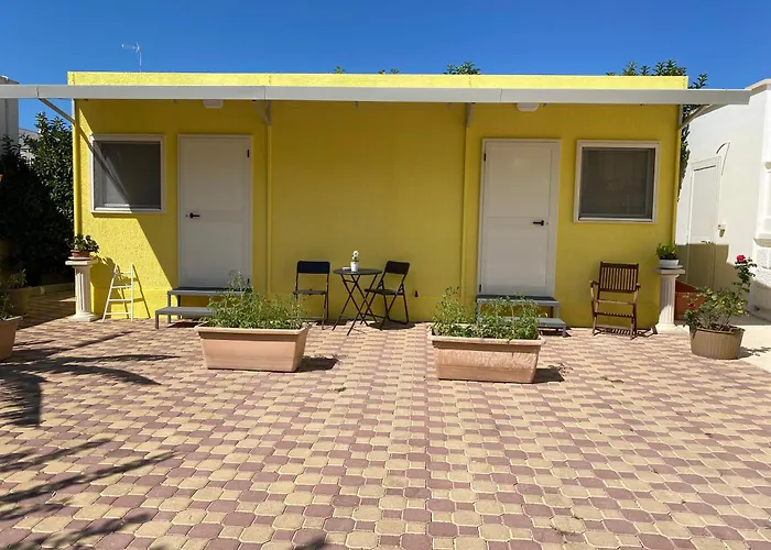 Adelaide & Torre A Mare