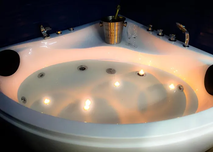 Adelaide & 4* Torre A Mare