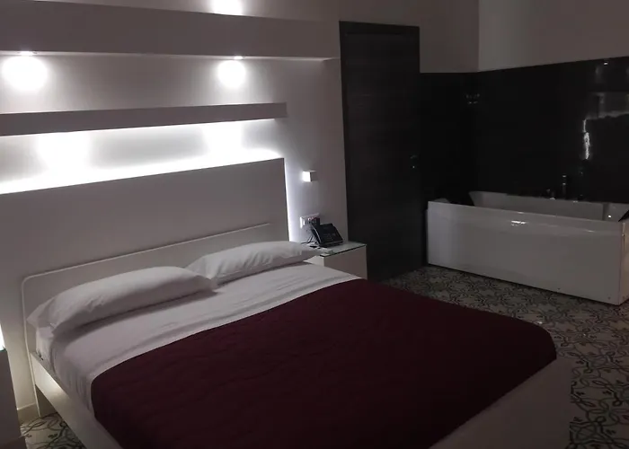 Adelaide & 4*