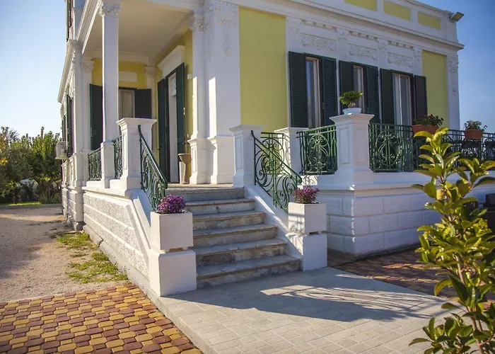 Adelaide & Torre A Mare