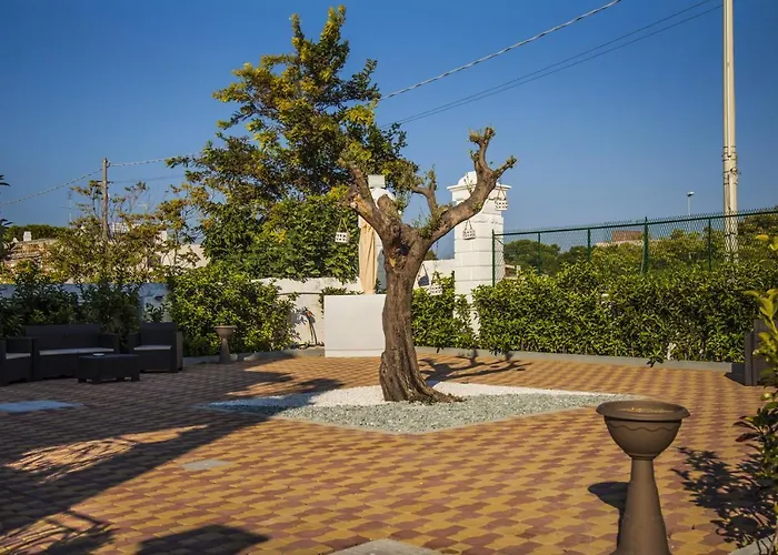 Adelaide & Bed & Breakfast 4*