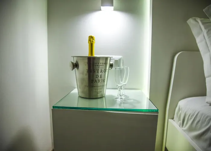 Bed & Breakfast Adelaide & 4*